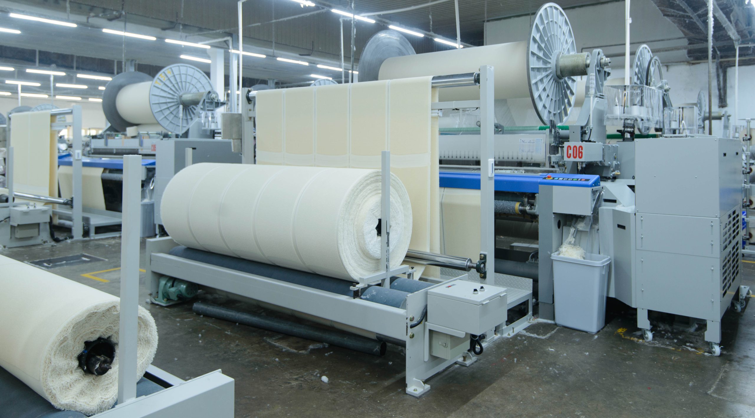 Revêtement de rouleaux pour l’industrie textile : abrasion, usure et choix de l’élastomère